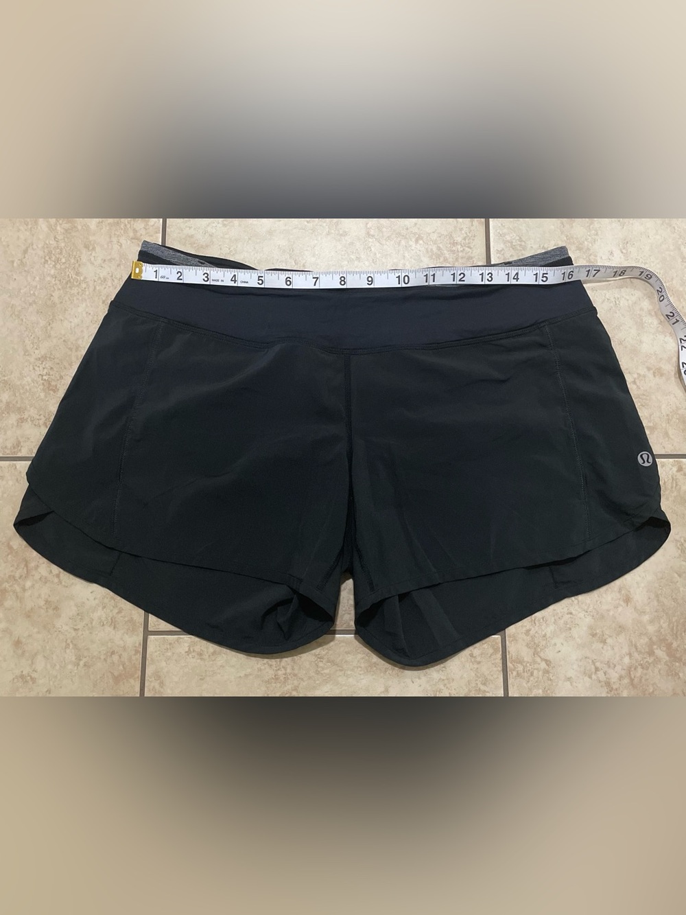 Lululemon Speed Up lined shorts Size 8